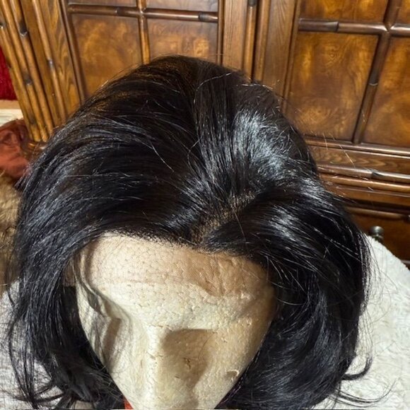 Nix & Nox Swiss Lace Futura 25" FLW-Venus Color 1B Wavy No Glue! Synthetic Wig - Picture 6 of 16